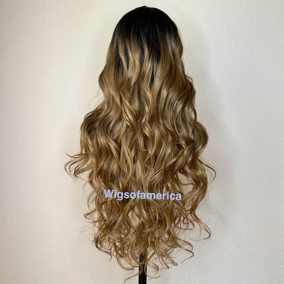 Lace front middle part wavy Layered - Picture 6 of 6